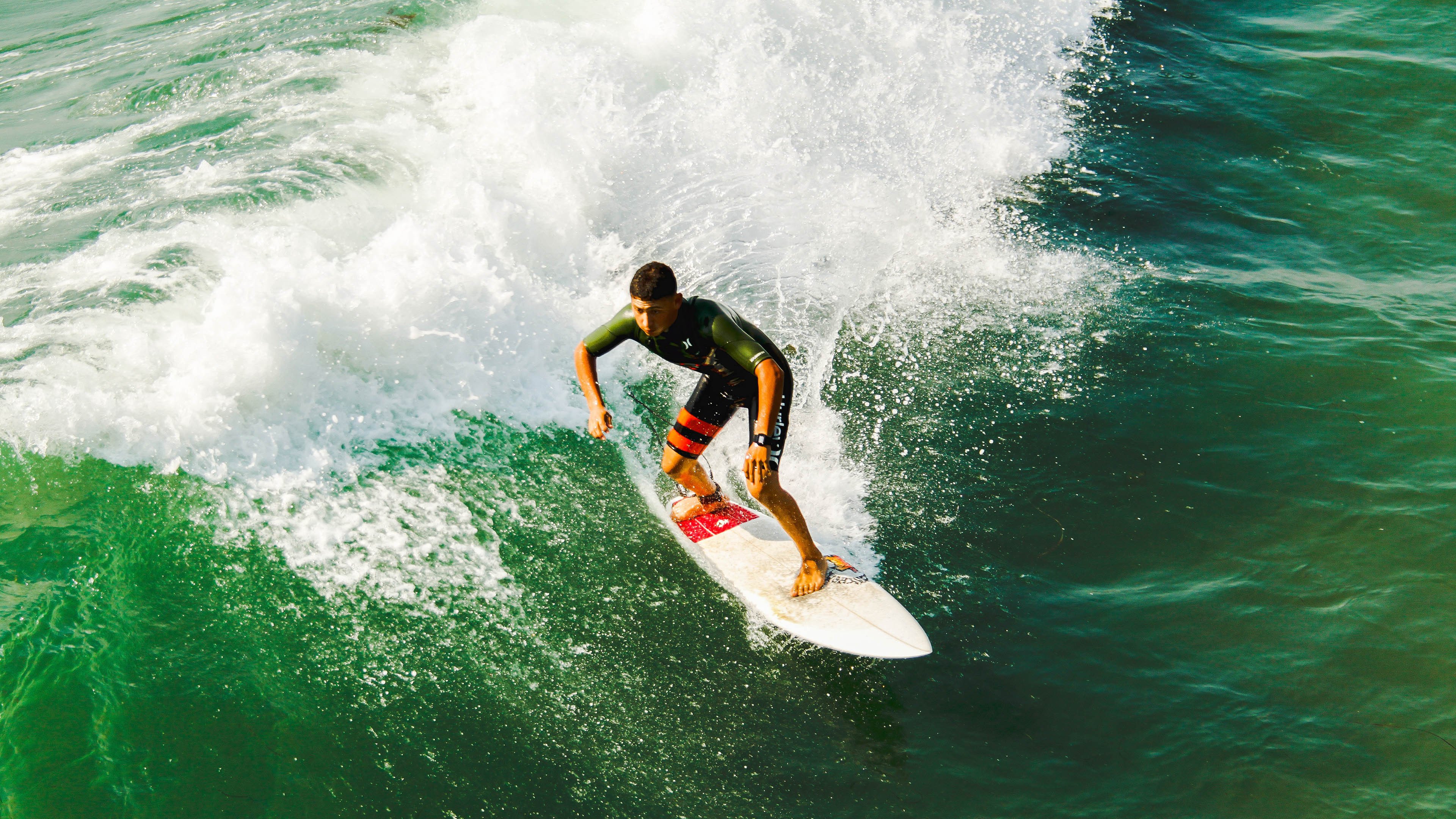 勇士外线投篮回暖连续命中关键三分，勇士内线被打爆了